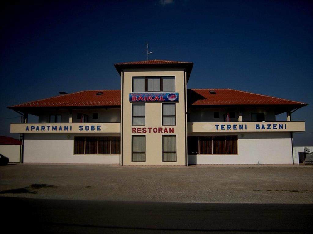 Отель Bazeni Baikal Topola Экстерьер фото